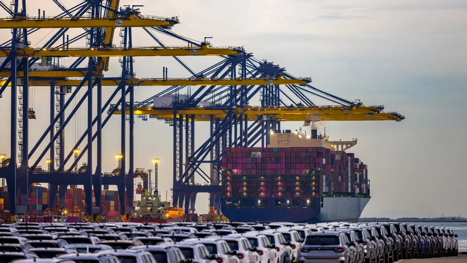 Auto aus der Schweiz exportieren – Zoll und Logistik Leitfaden